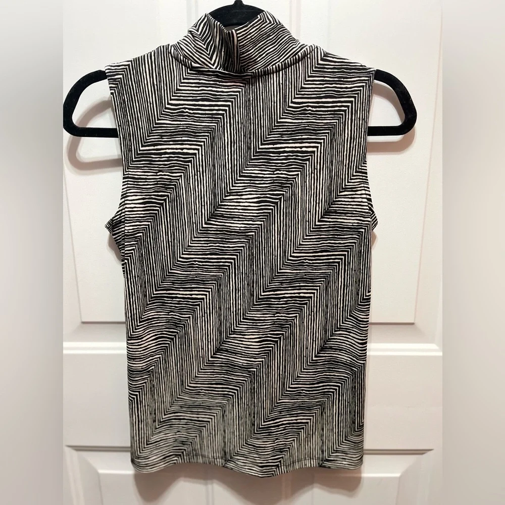 9&CO. Black and tan illusion twist neck and wrap. Size XS - Picture 3 of 3